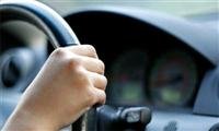 Nên cấp bằng lái xe số tự động cho người khuyết tật Việt Nam