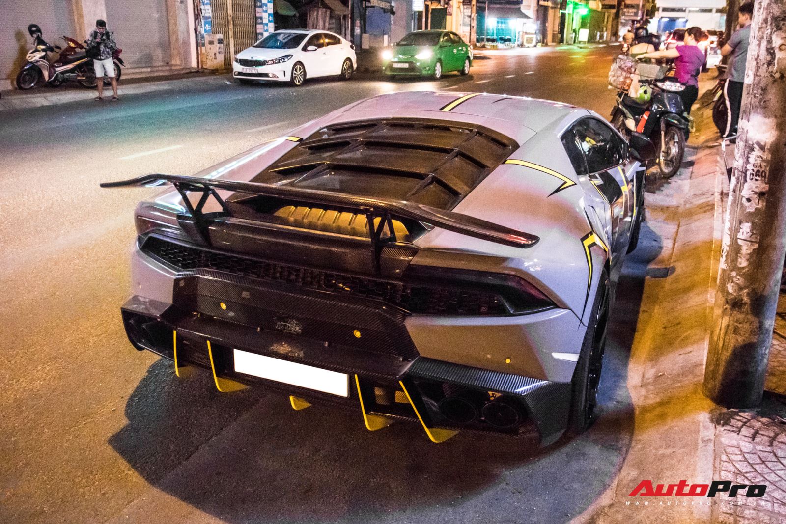 Lamborghini Huracan độ Mansory lột xác với phong cách 'rạn nứt' tại Sài Gòn 7