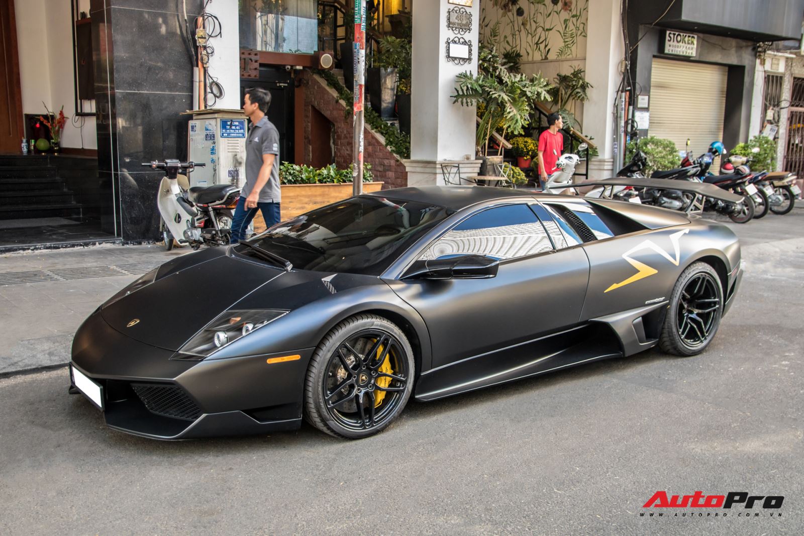 Lamborghini Murcielago SV độc nhất Việt Nam từng của Big Boss xuất hiện trên phố Sài Gòn dịp Tết 7